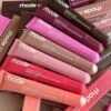 image-1_f3503d22-2224-4b99-8915-3958fef00e53.jpeg Plump and treat lip glow oil tube with oversized doe-foot applicator close-up